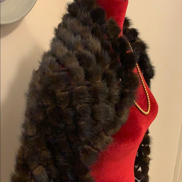 Beautiful 100% Mink shawl - Picture 3 of 9